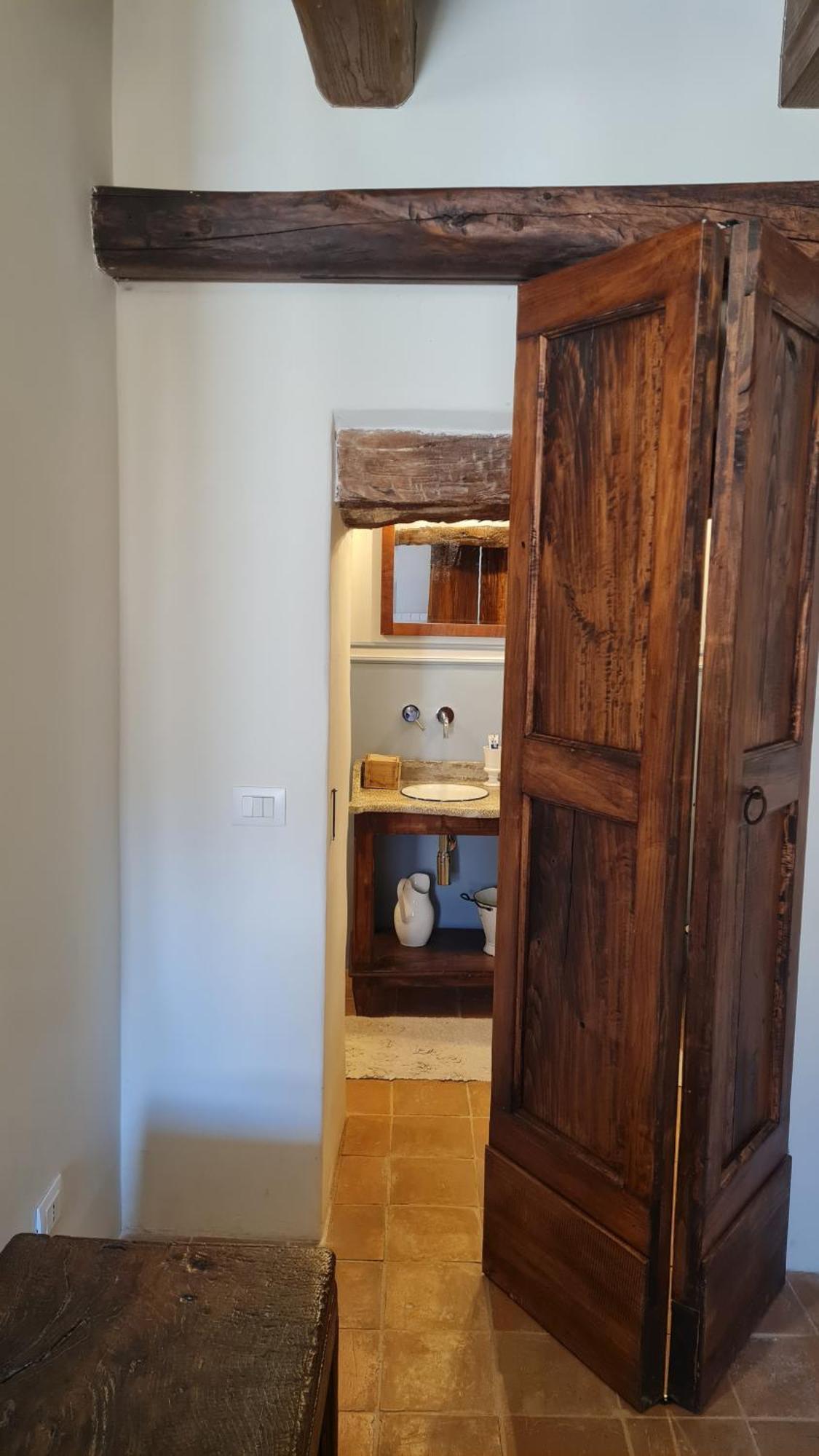 Palazzo Pirro Dimora Storica Bed & Breakfast Acciano Exterior photo