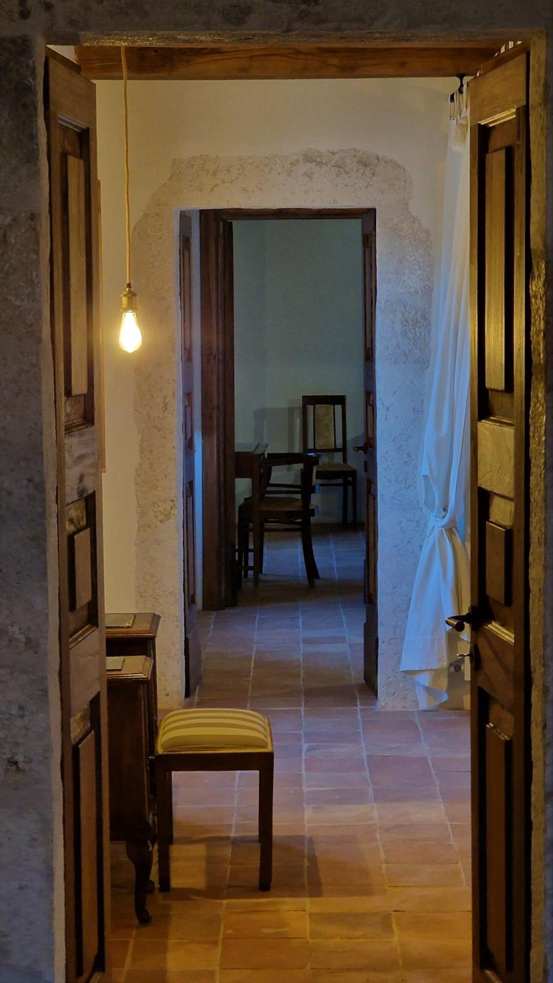 Palazzo Pirro Dimora Storica Bed & Breakfast Acciano Exterior photo