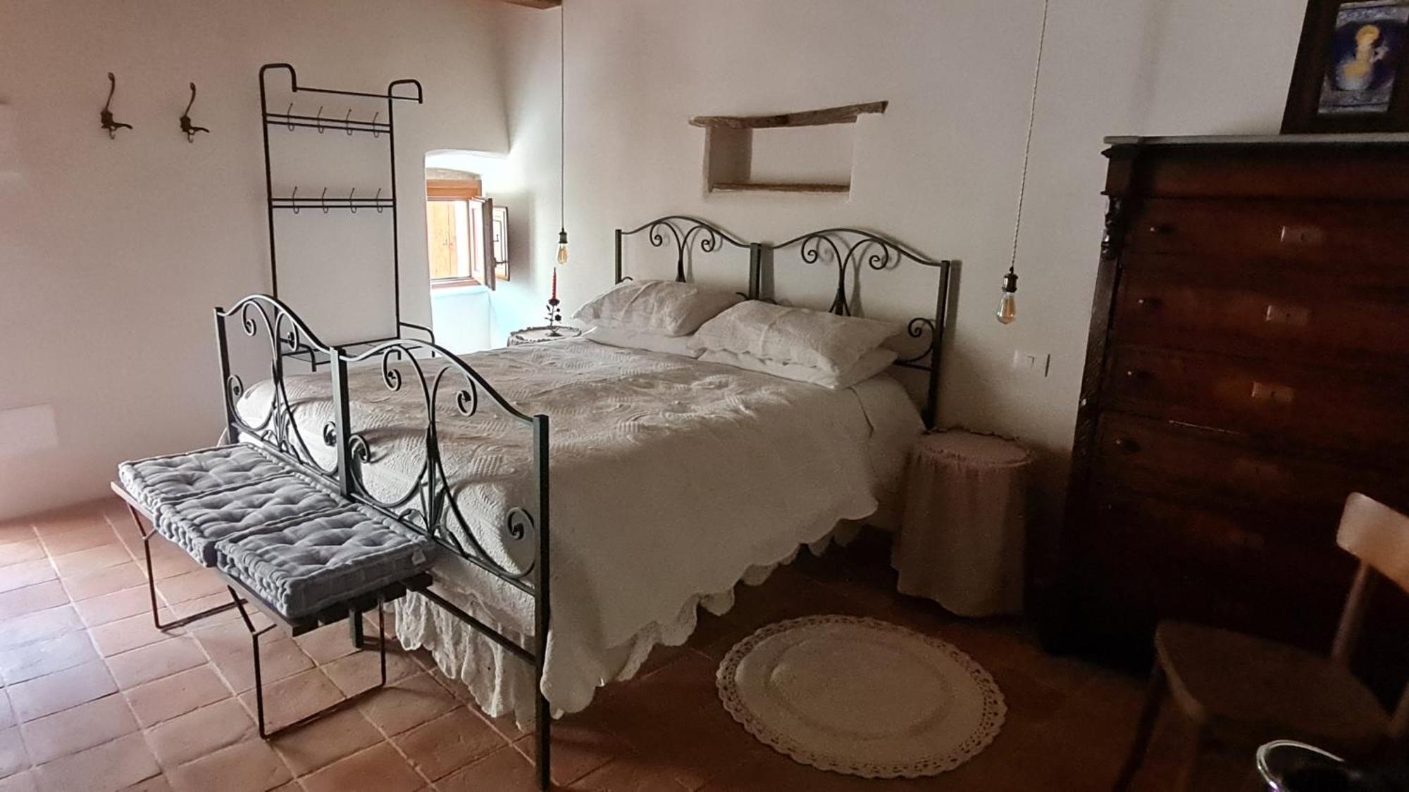 Palazzo Pirro Dimora Storica Bed & Breakfast Acciano Exterior photo