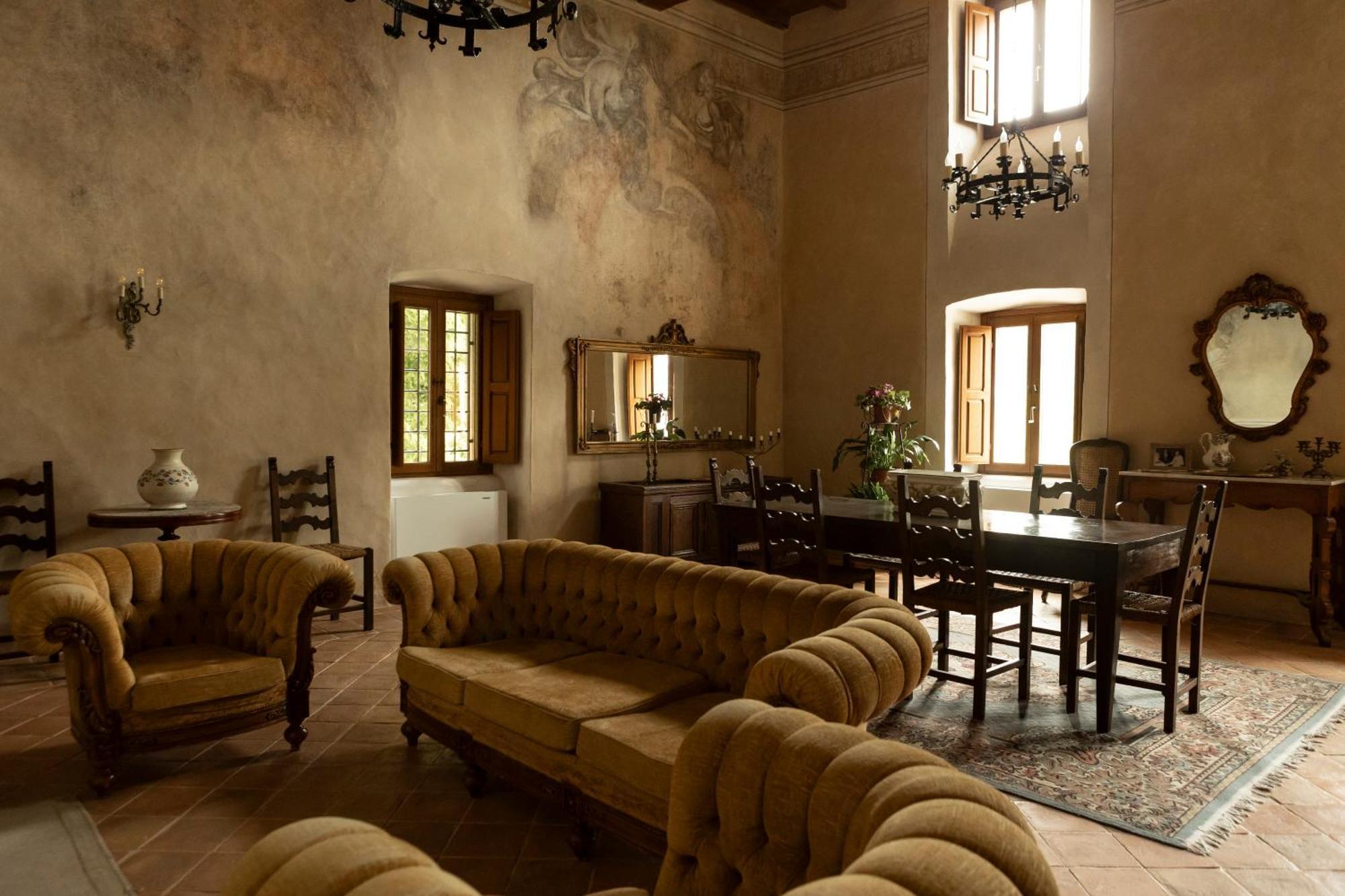Palazzo Pirro Dimora Storica Bed & Breakfast Acciano Exterior photo
